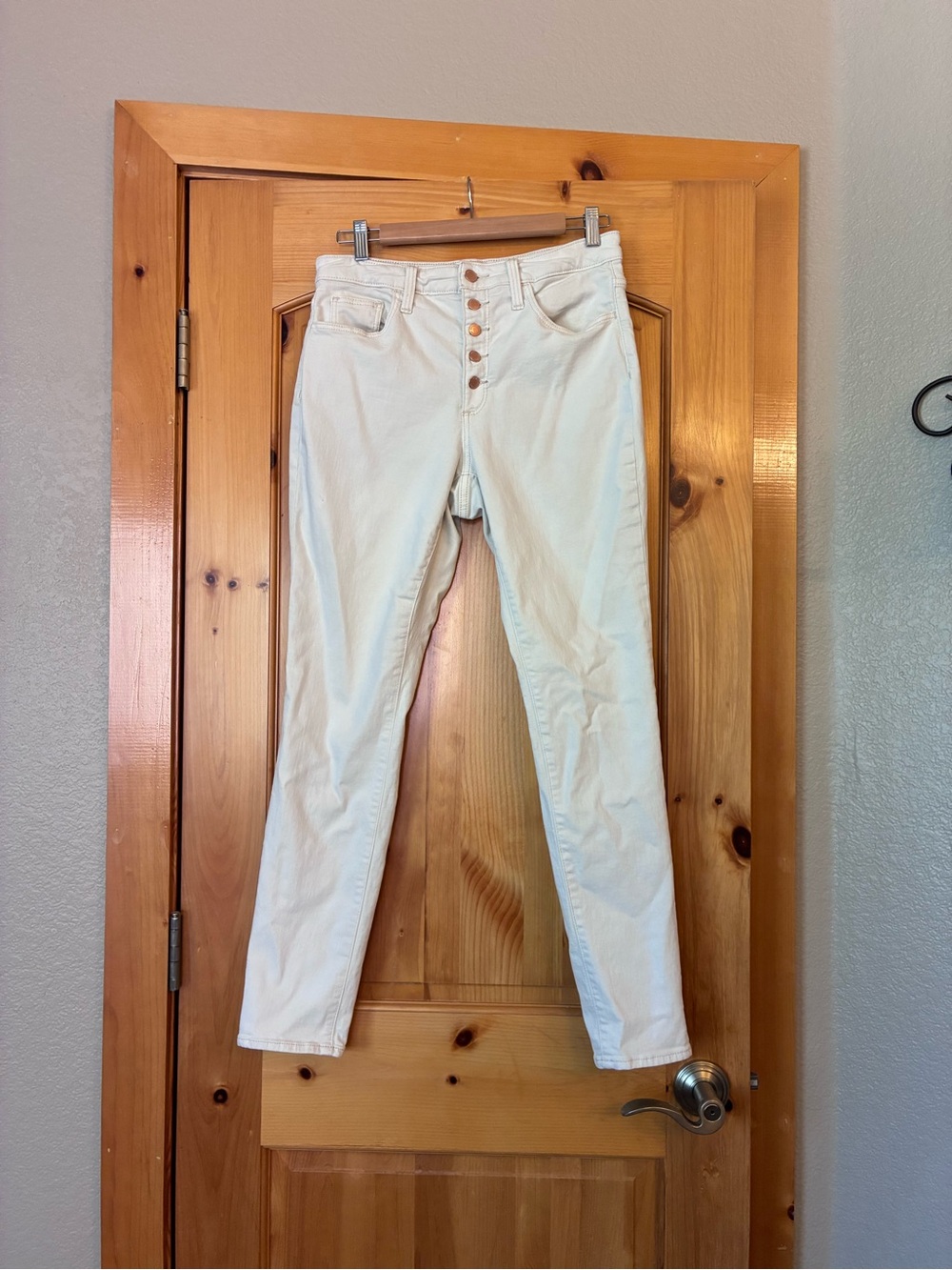 Universal Thread Cream High-Rise Skinny Jeans